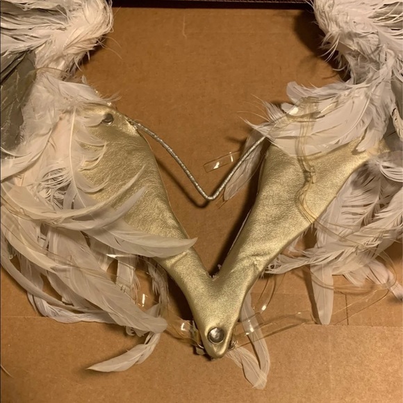 Victoria secret store display angel wings - Picture 4 of 5